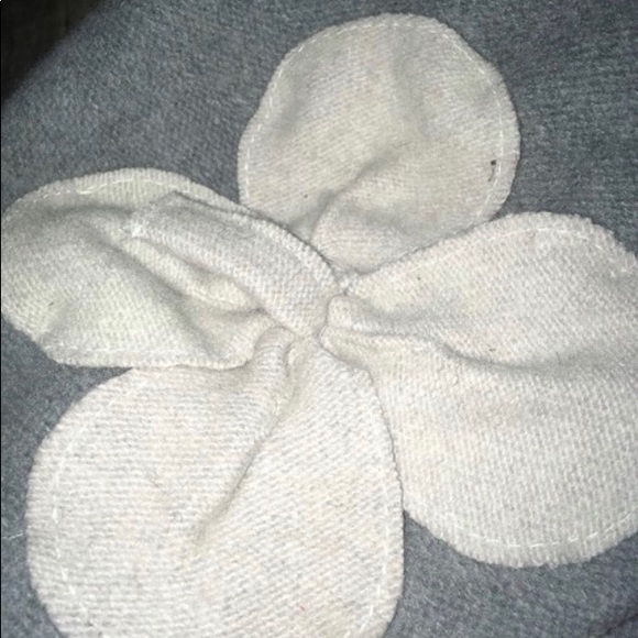 August Grey Wool/Nylon Cloche Hat w/Flower NWT - Picture 4 of 5